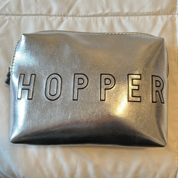 Hopper Travel Kit ✈️ - Picture 4 of 5